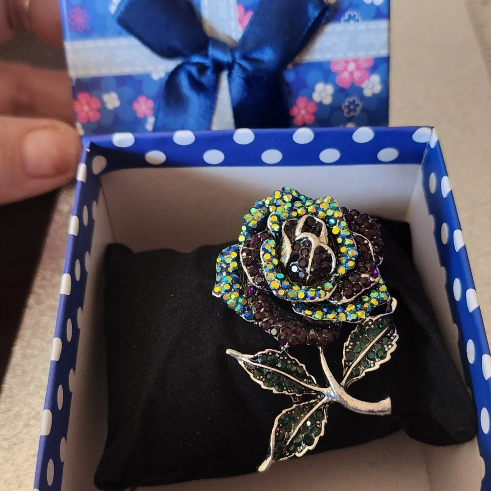 New Betsey Johnson Necklace flower and brooch in 1